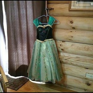 Authentic Disney Ana costume SZ 7/8